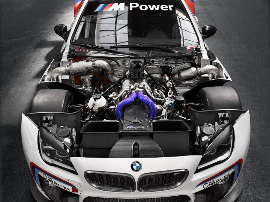 Моторный отсек BMW M6 GT3 (F13) 2015 года  (фото 17 из 51)
